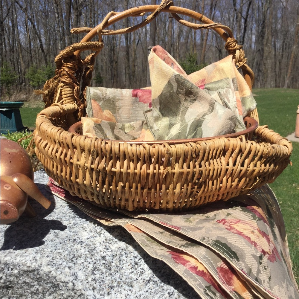 Vintage Tri Tone Basket 🧺 TWIG HANDLE EPLVC UNIQUE